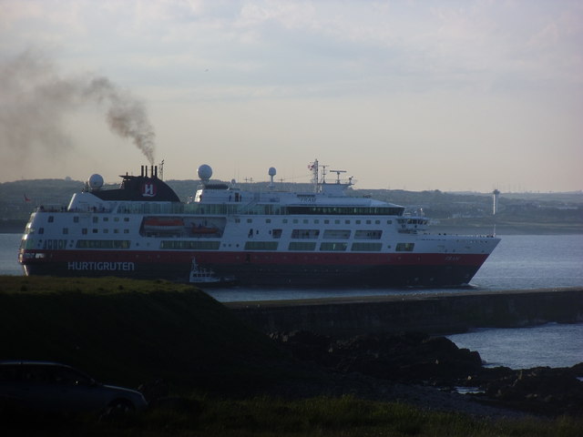 Hurtigruten Fram leaves Aberdeen